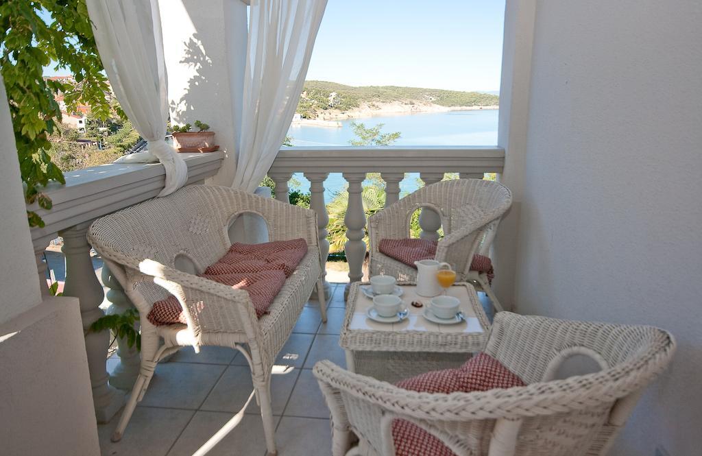 Pavi Apartments Vila Amalia Šilo Rum bild