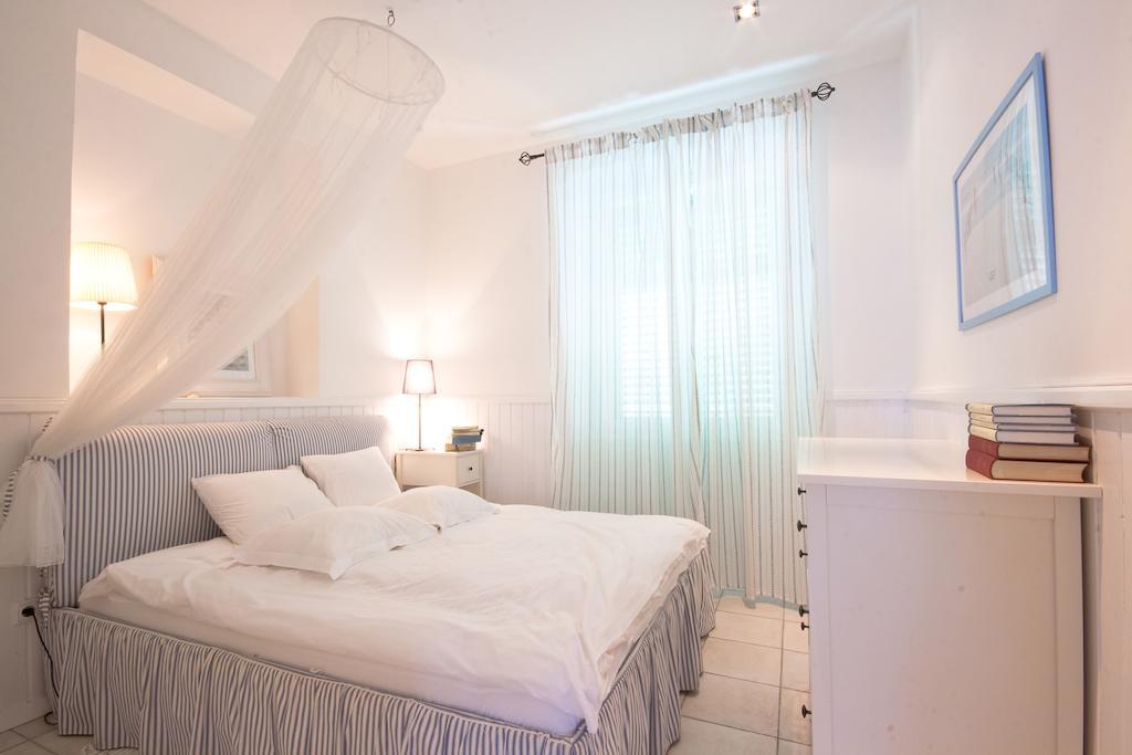 Pavi Apartments Vila Amalia Šilo Rum bild